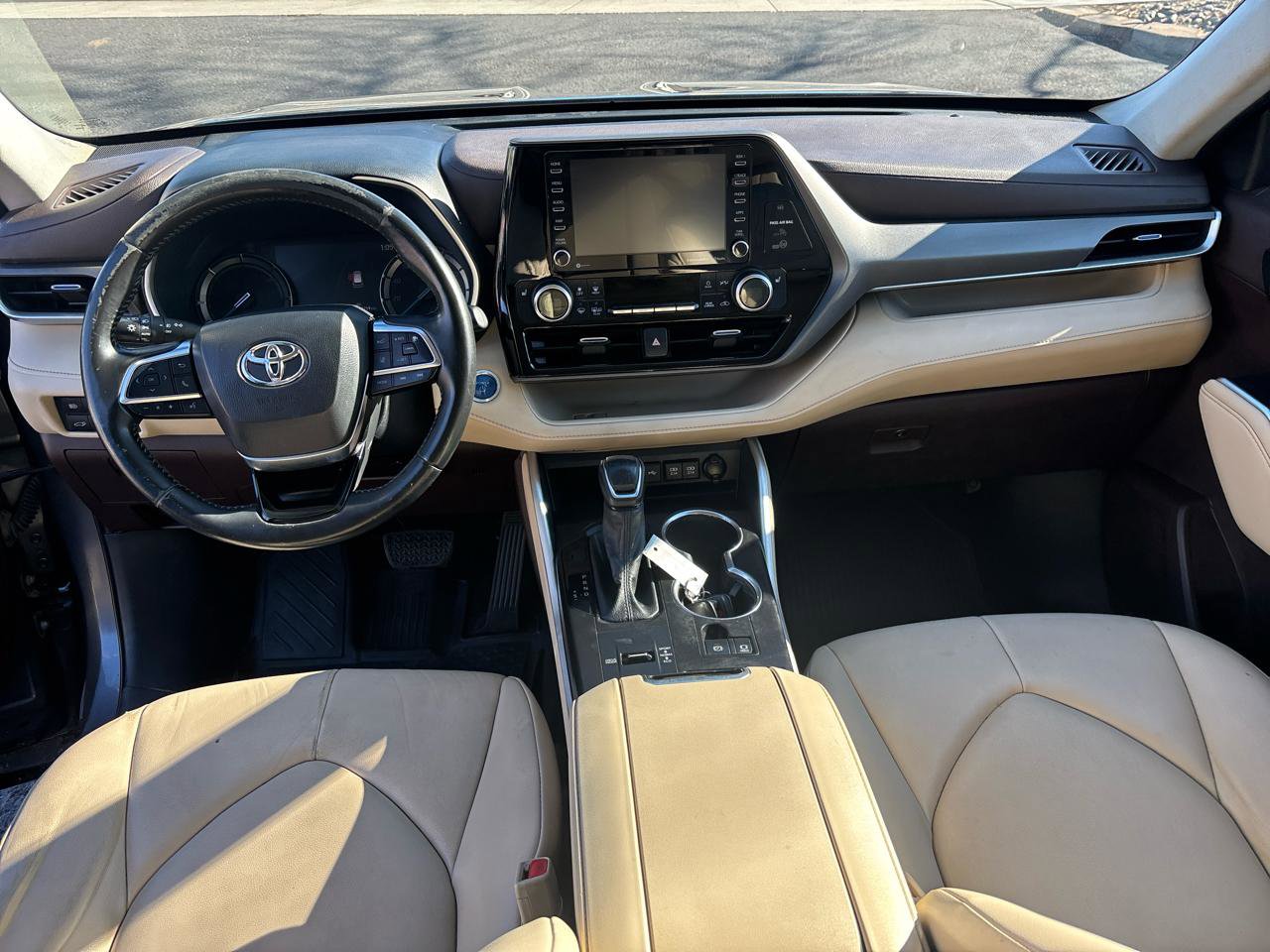 Used 2020 Toyota Highlander XLE AWD/4WD image 13