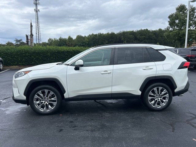 Used 2021 Toyota RAV4 XLE Premium image 11