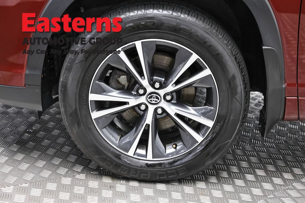 Used 2018 Toyota Highlander Plus AWD/4WD image 32