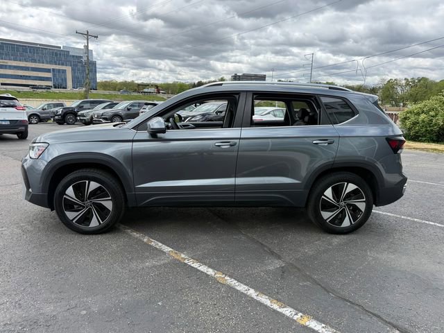 Used 2025 Volkswagen Taos SE AWD/4WD image 5