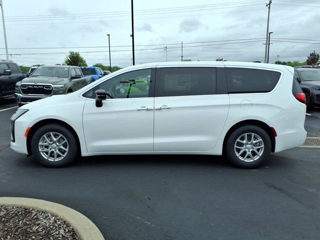 New 2027 Chrysler Pacifica Select FWD image 3