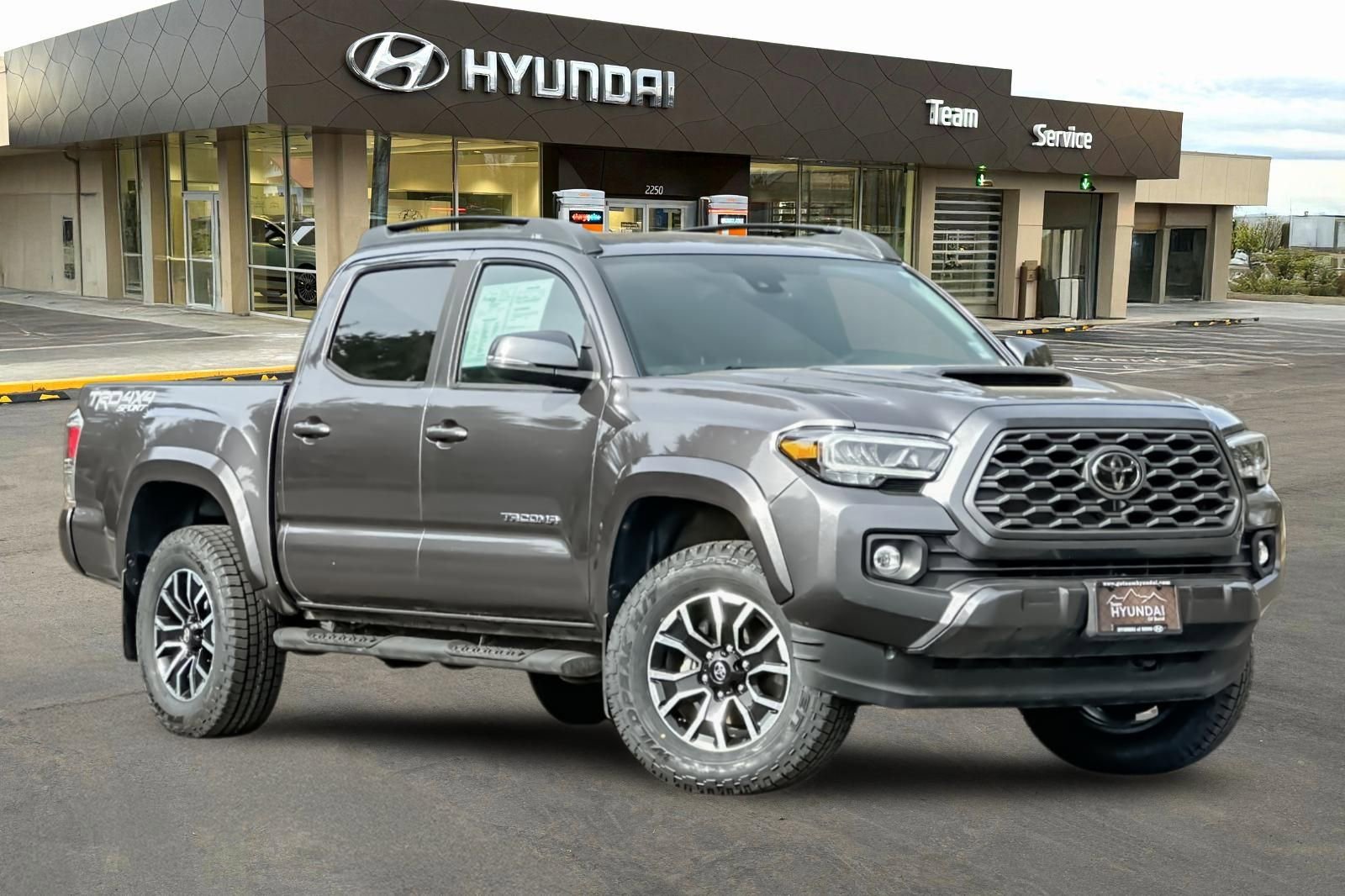 Used 2022 Toyota Tacoma TRD Sport w/ TRD Premium Sport Package image 2