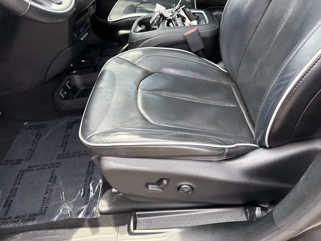 Used 2018 Chrysler Pacifica Limited w/ Advanced Safetytec Group FWD image 15