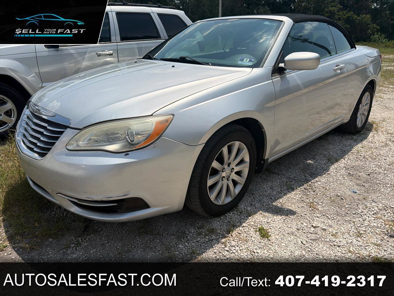 Used 2011 Chrysler 200 Touring FWD image 1