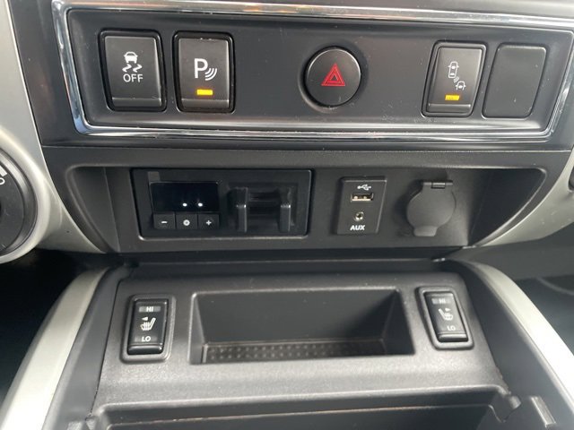 Used 2018 Nissan Titan SL w/ Chrome Package image 28