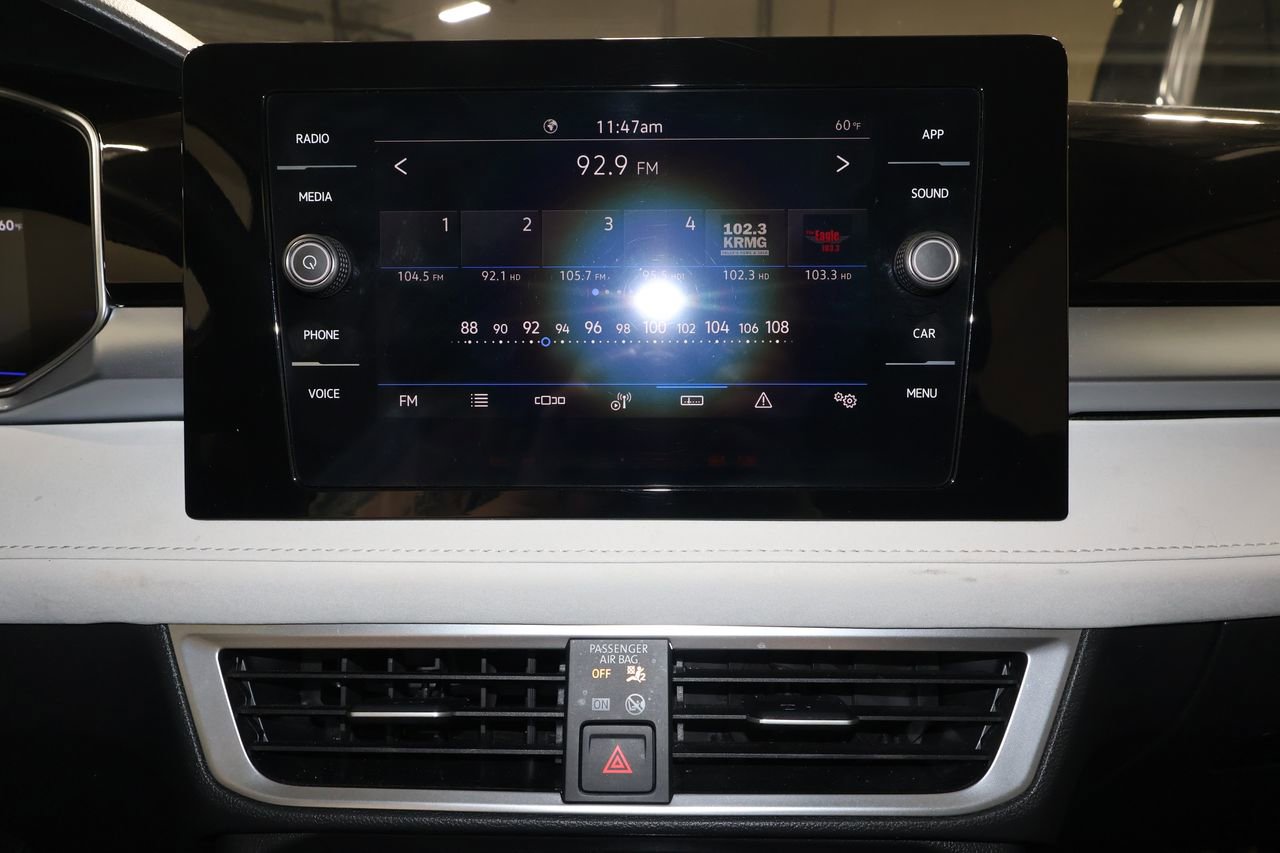 Used 2025 Volkswagen Taos SE image 12