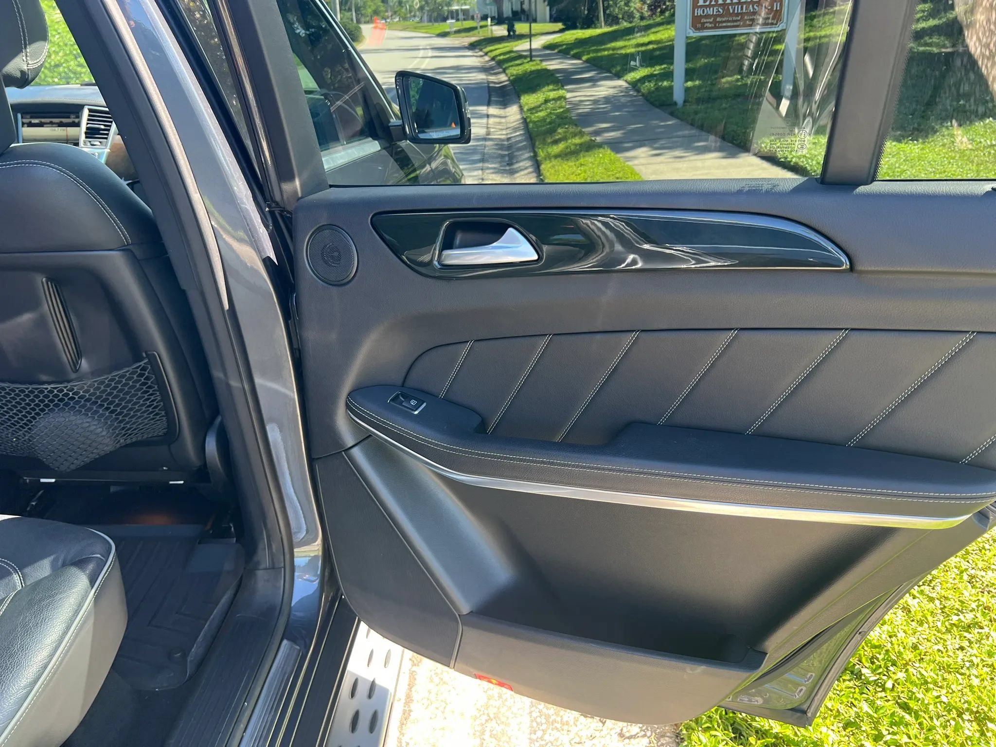 Used 2014 Mercedes-Benz GL 450 4MATIC w/ Lighting Package image 25