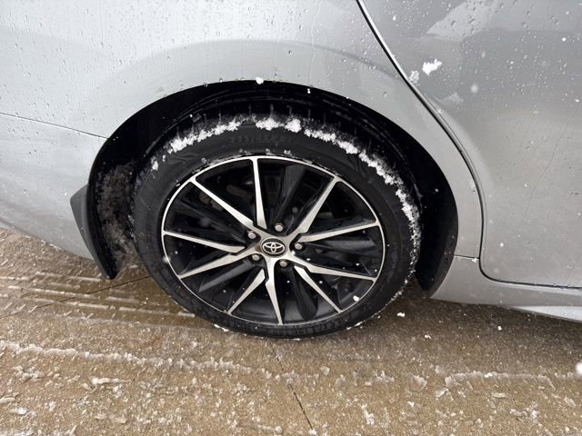 Used 2024 Toyota Camry SE image 9