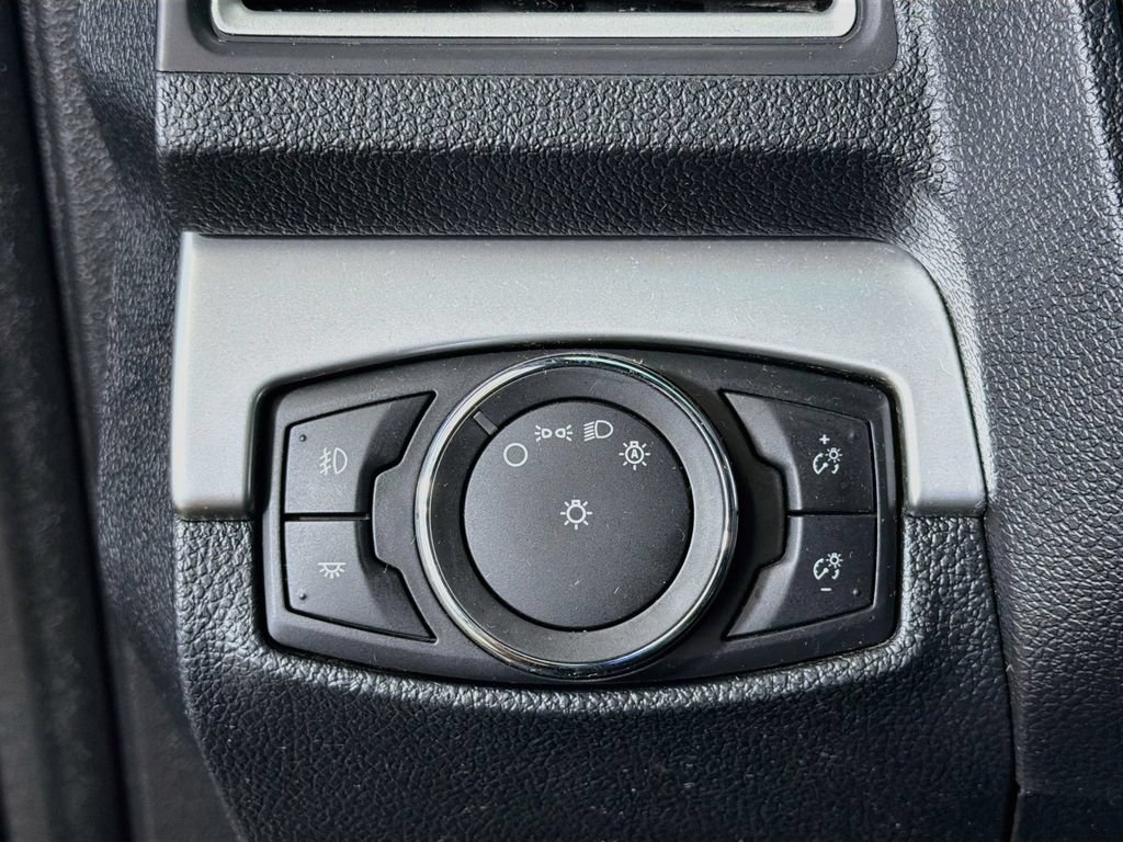 Used 2016 Ford Explorer XLT AWD/4WD image 12
