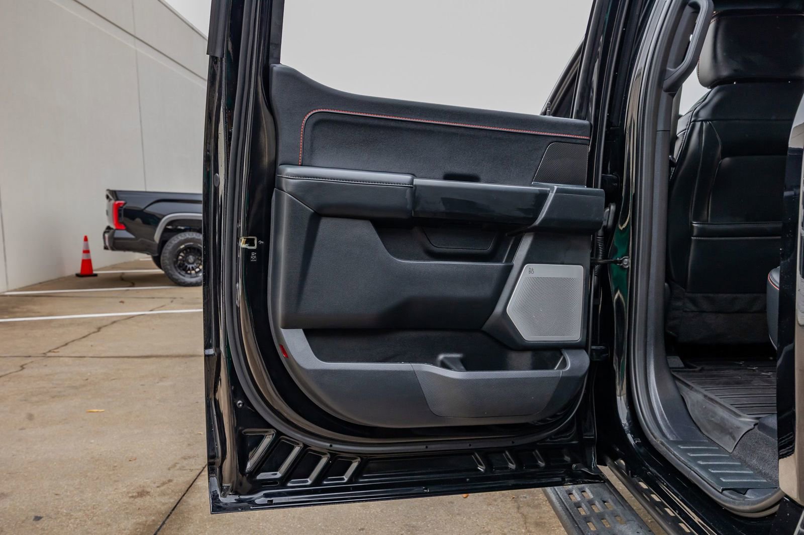 Used 2025 Ford F150 Raptor AWD/4WD image 39