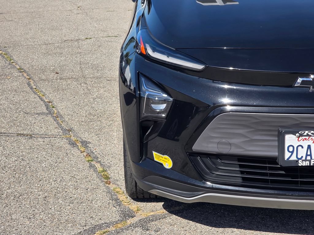 Used 2022 Chevrolet Bolt EUV LT w/ Convenience Package FWD image 3