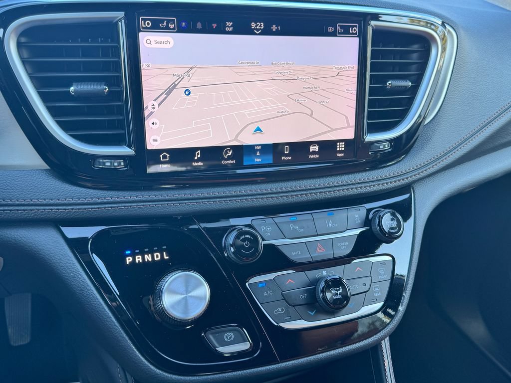 Used 2024 Chrysler Pacifica Pinnacle FWD image 25