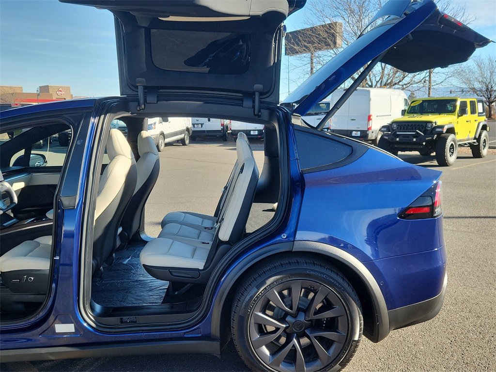 Used 2022 Tesla Model X image 9