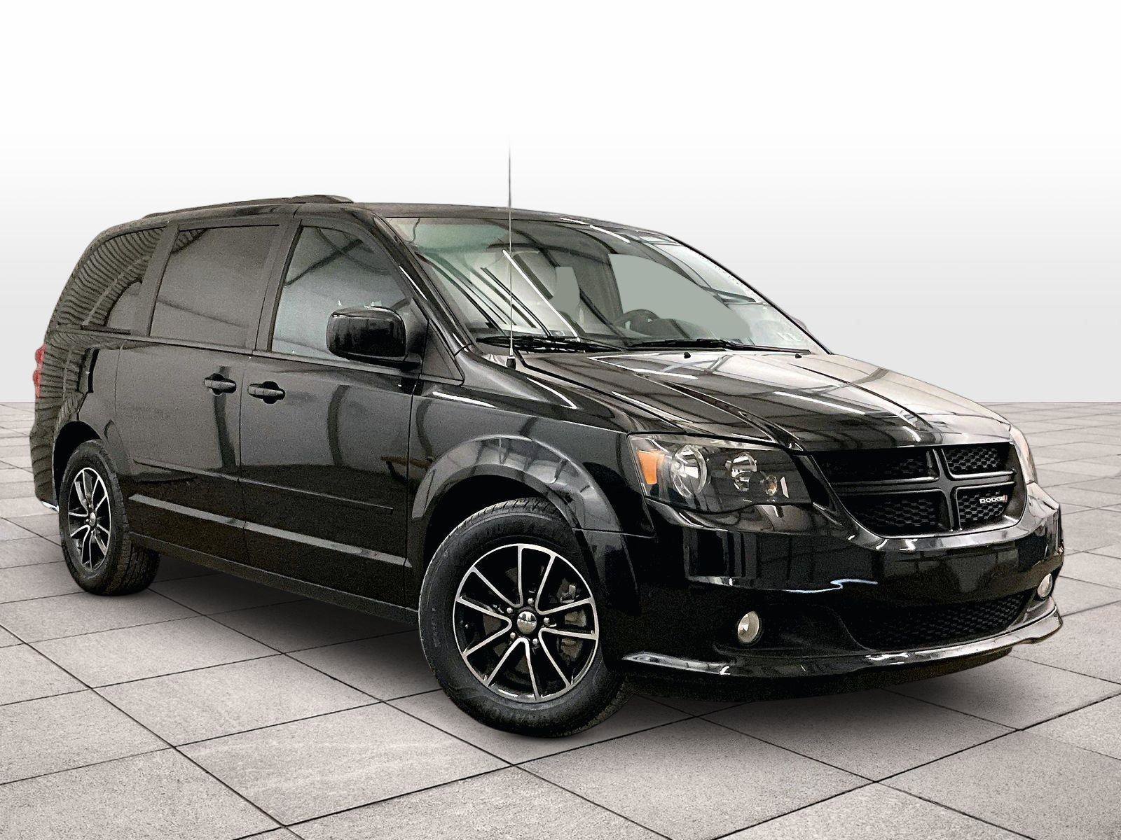 Used 2016 Dodge Grand Caravan R/T FWD image 2