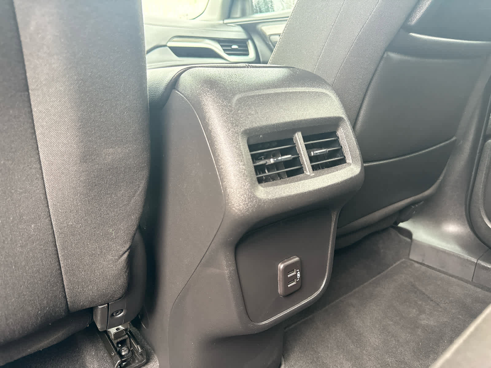 Used 2023 GMC Terrain SLE w/ Driver Convenience Package image 28