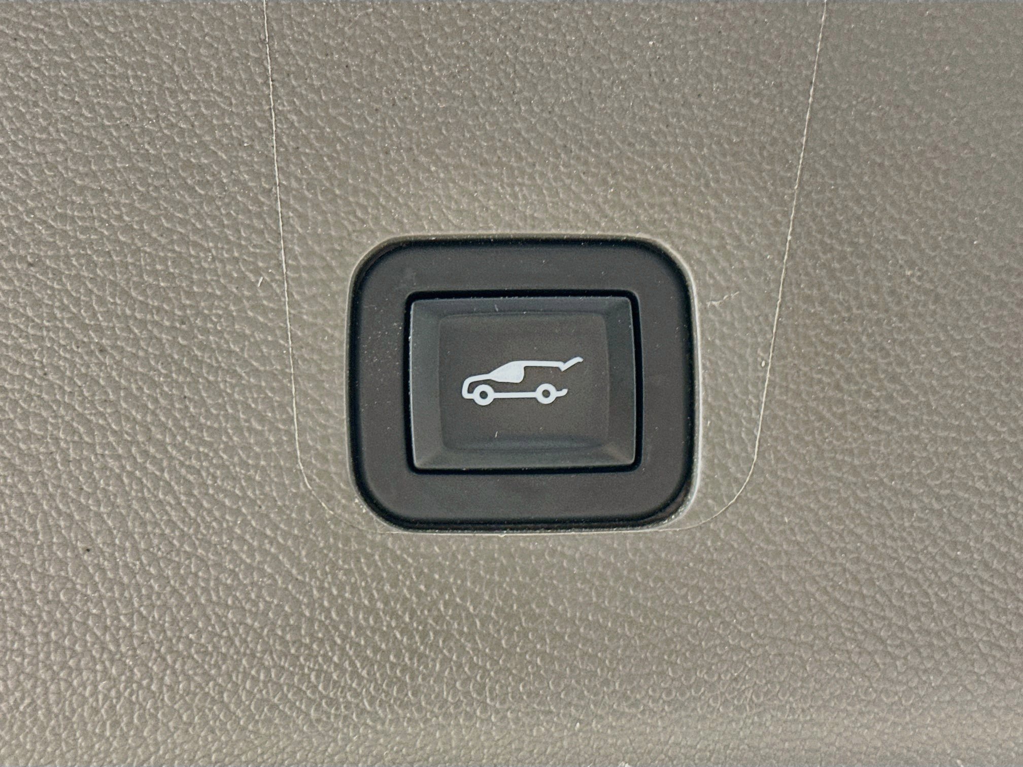 Used 2019 Chevrolet Traverse Premier w/ Driver Confidence II Package FWD image 32