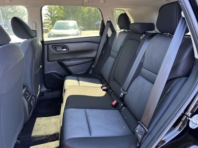 Used 2024 Nissan Rogue SV AWD/4WD image 17