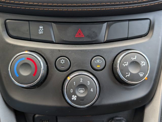 Used 2022 Chevrolet Trax LT w/ LT Convenience Package image 24