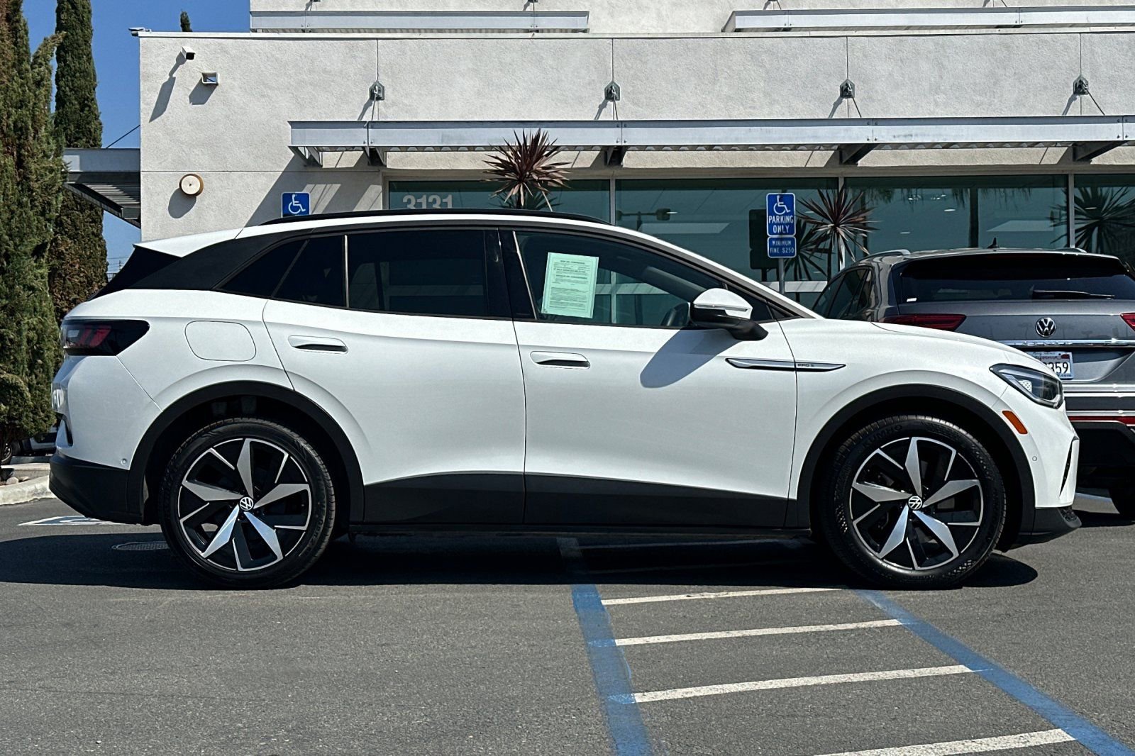 Used 2023 Volkswagen ID.4 Pro S image 3