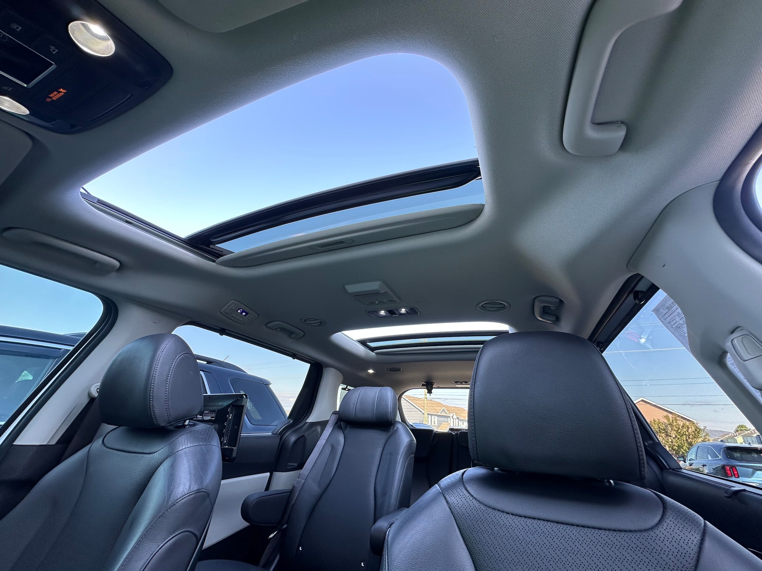 Used 2022 Kia Carnival SX Prestige FWD image 39
