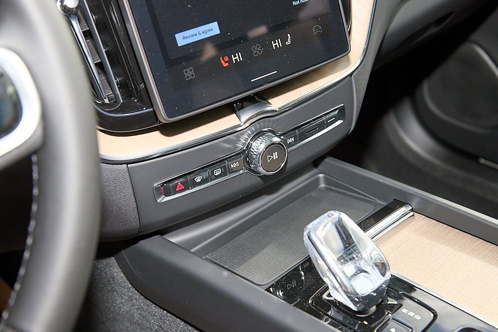 New 2026 Volvo XC60 B5 Plus w/ Climate Package image 16