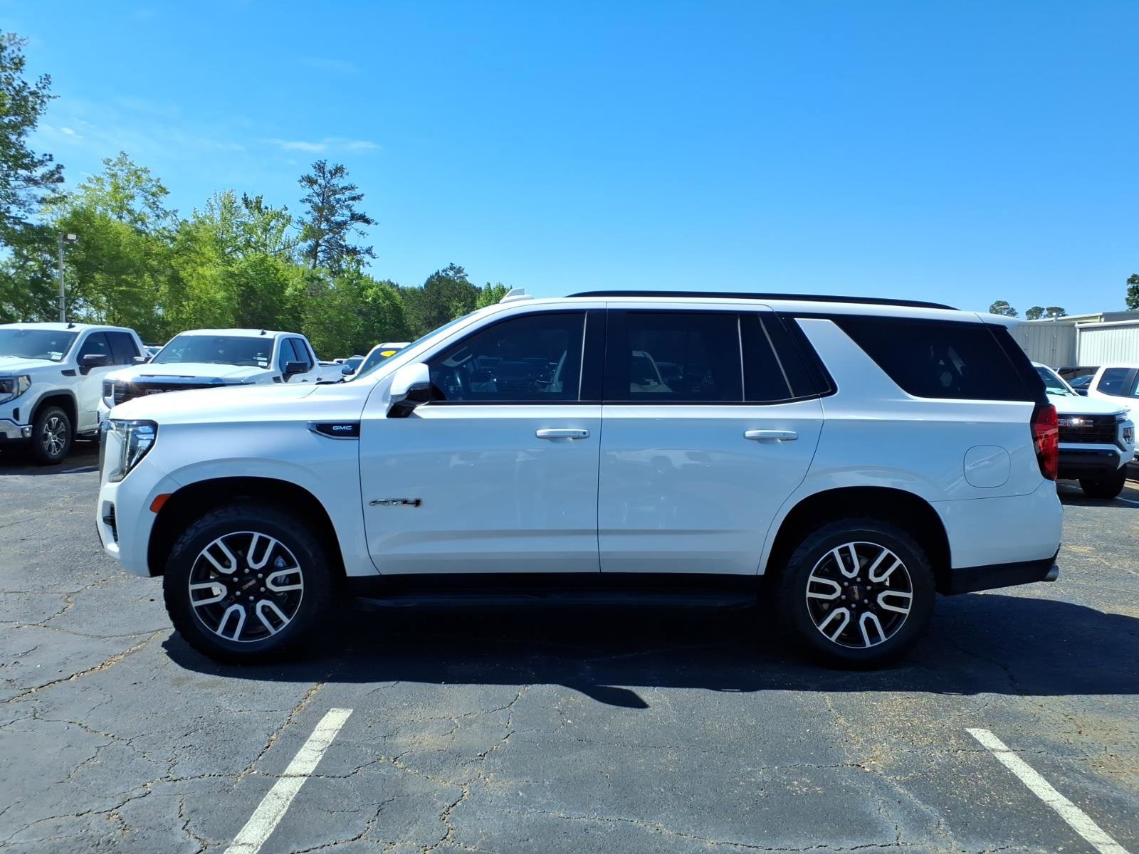 Used 2022 GMC Yukon AT4 AWD/4WD image 1