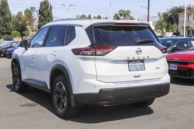 Used 2025 Nissan Rogue SV w/ SV Premium Package image 8