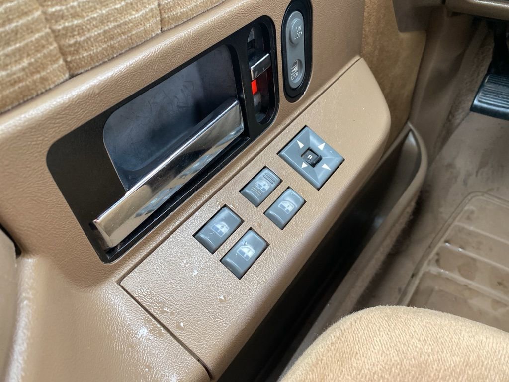 Used 1994 Chevrolet Suburban 2500 image 27