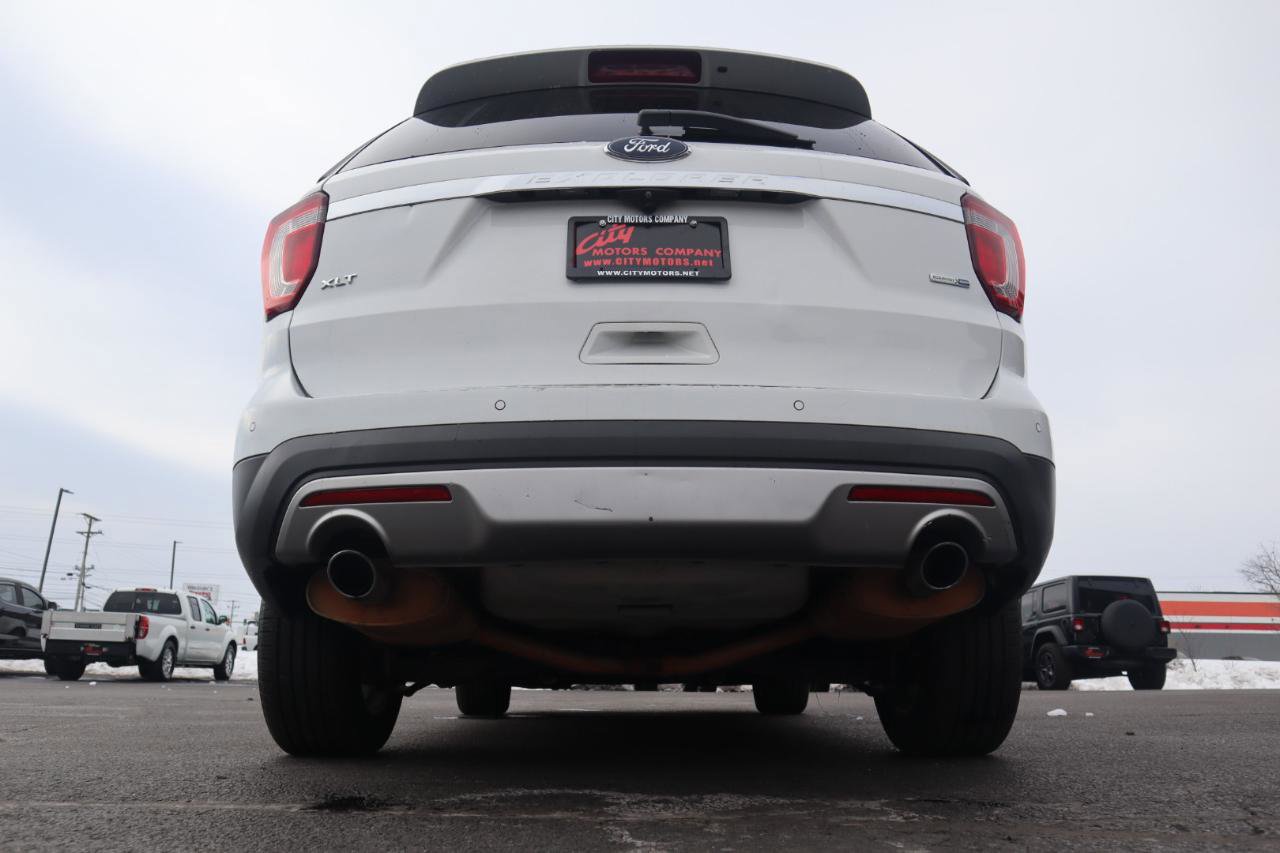 Used 2017 Ford Explorer XLT image 9