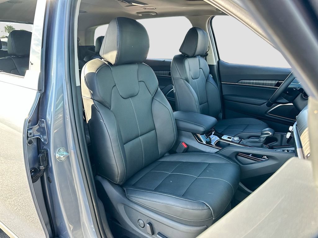 Used 2025 Kia Telluride EX w/ EX Captain's Chair Package image 31