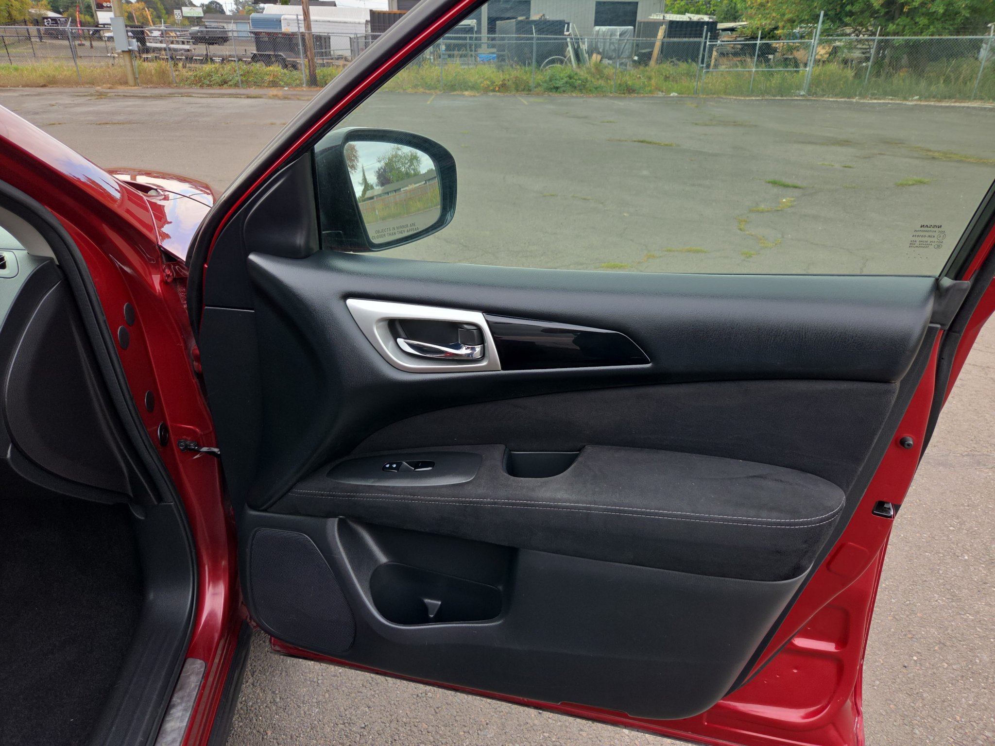 Used 2015 Nissan Pathfinder S AWD/4WD image 30