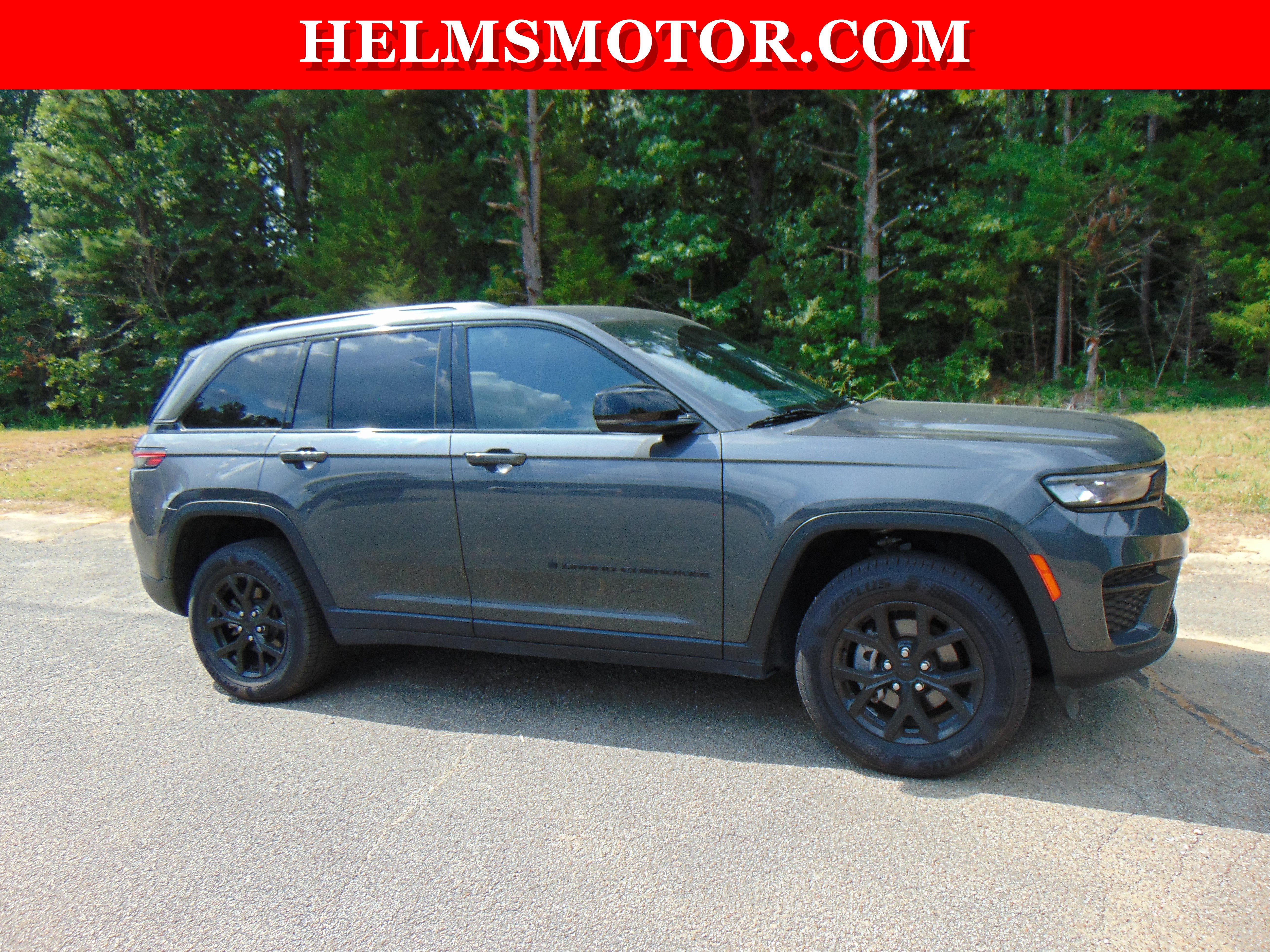 Used 2024 Jeep Grand Cherokee Altitude RWD image 10