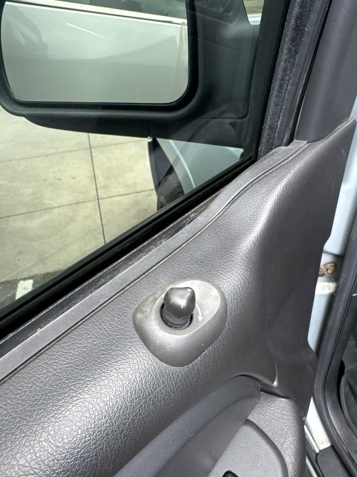 Used 2008 GMC Envoy SLE image 12