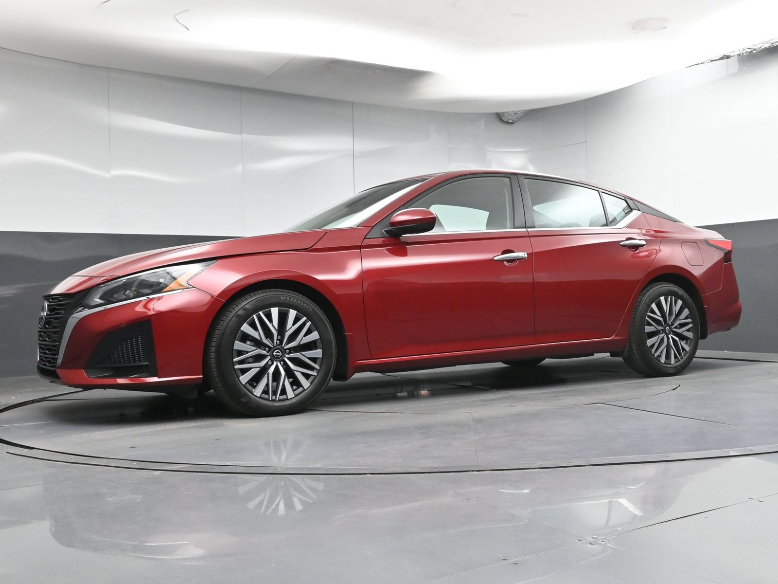 Used 2024 Nissan Altima 2.5 SV w/ SV Premium Package FWD image 22