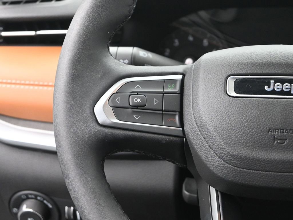 Used 2025 Jeep Compass Limited image 30