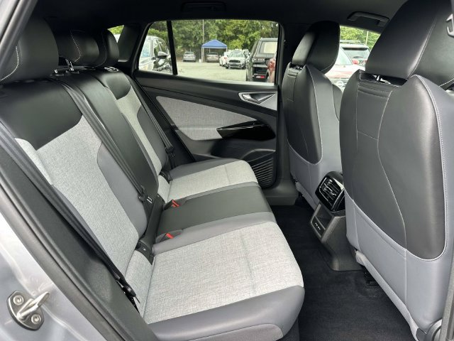Used 2023 Volkswagen ID.4 2WD image 12