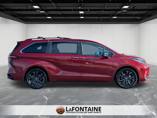 Used 2024 Toyota Sienna XSE image 6