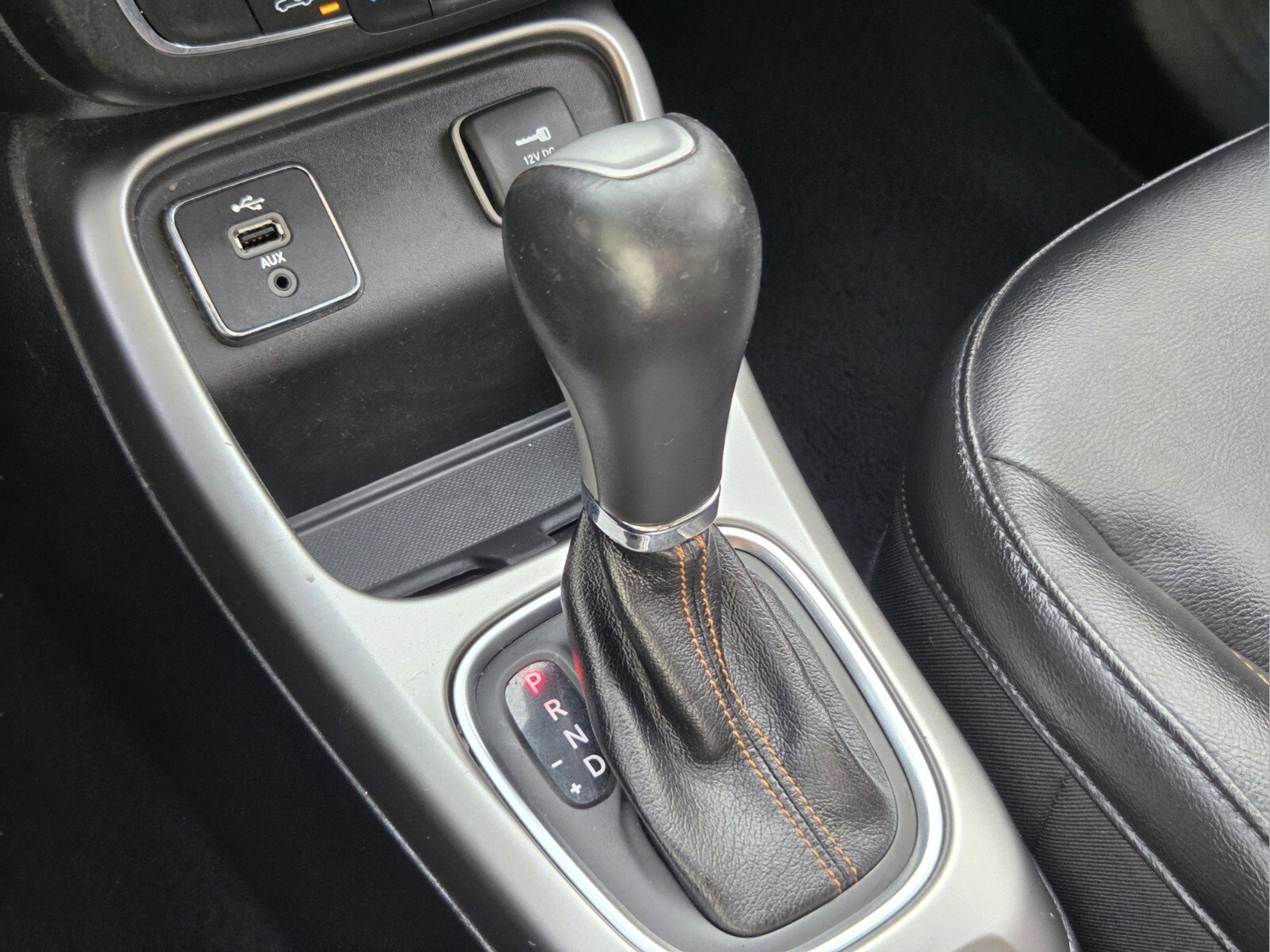 Used 2018 Jeep Compass Latitude w/ Popular Equipment Group FWD image 16