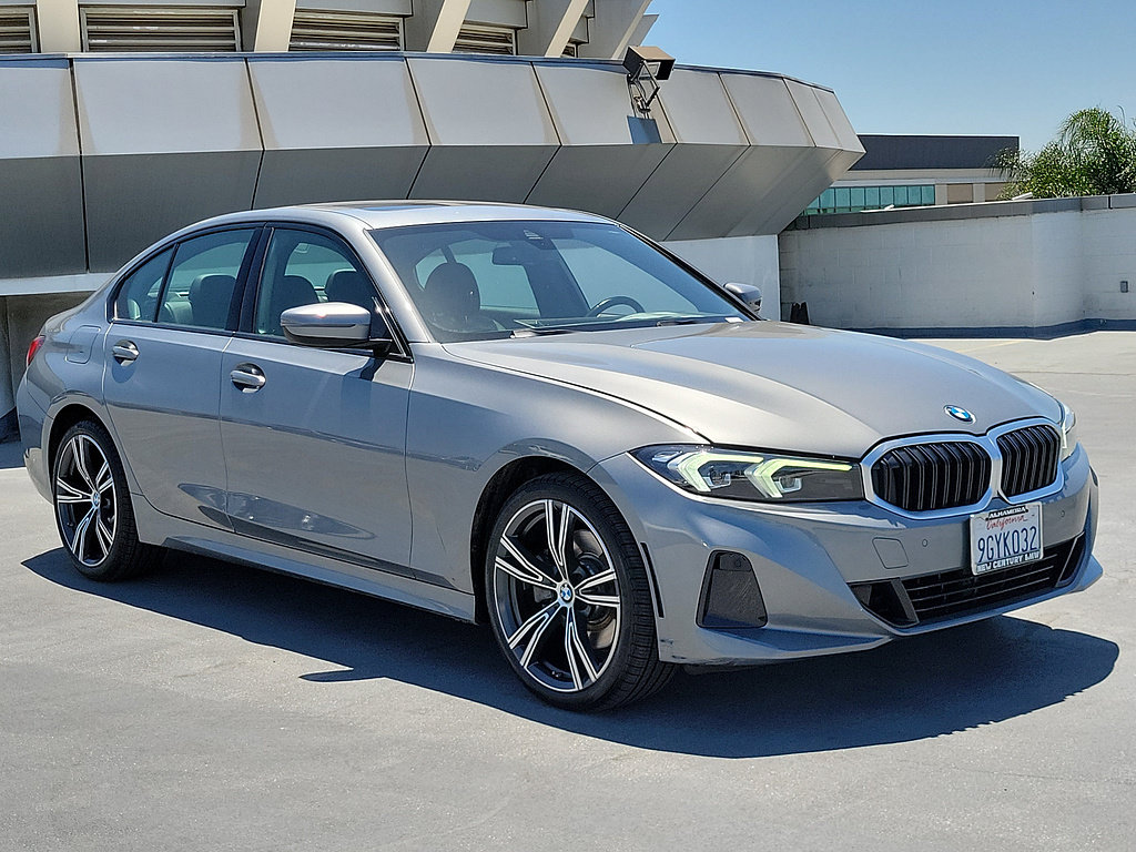 Used 2023 BMW 330i Sedan w/ Driving Assistance Package RWD image 4