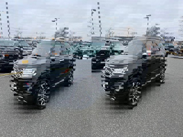 Used 2017 Ford Explorer Platinum image 3