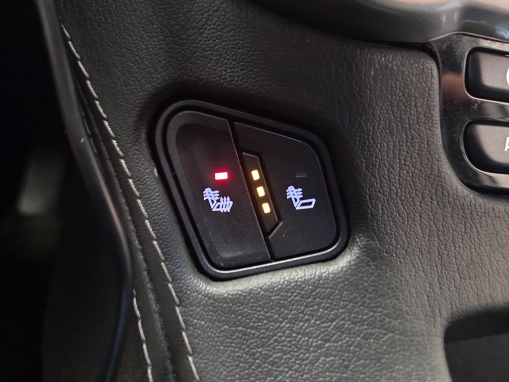 Used 2015 Chevrolet Suburban LT AWD/4WD image 18