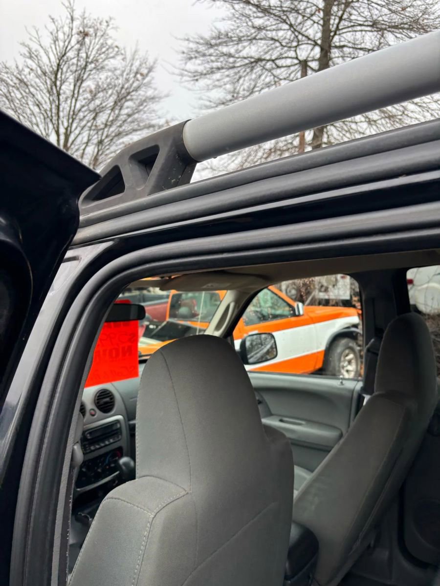 Used 2005 Jeep Liberty Renegade image 41