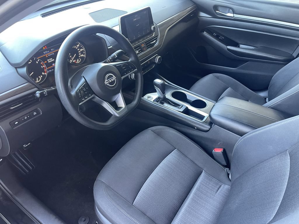 Used 2023 Nissan Altima 2.5 SV FWD image 9