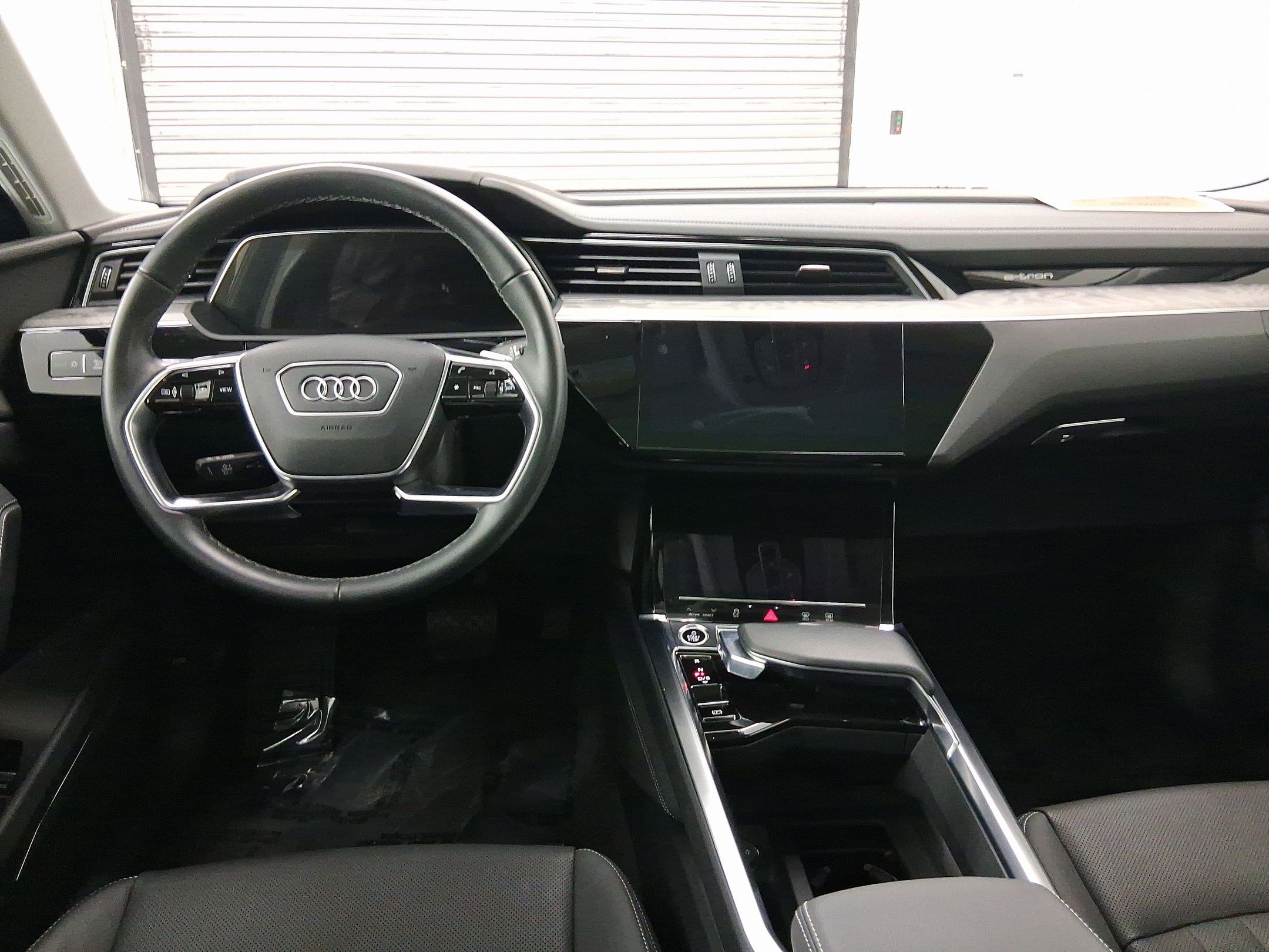 Used 2024 Audi Q8 e-tron Premium Plus w/ Premium Plus Package image 4