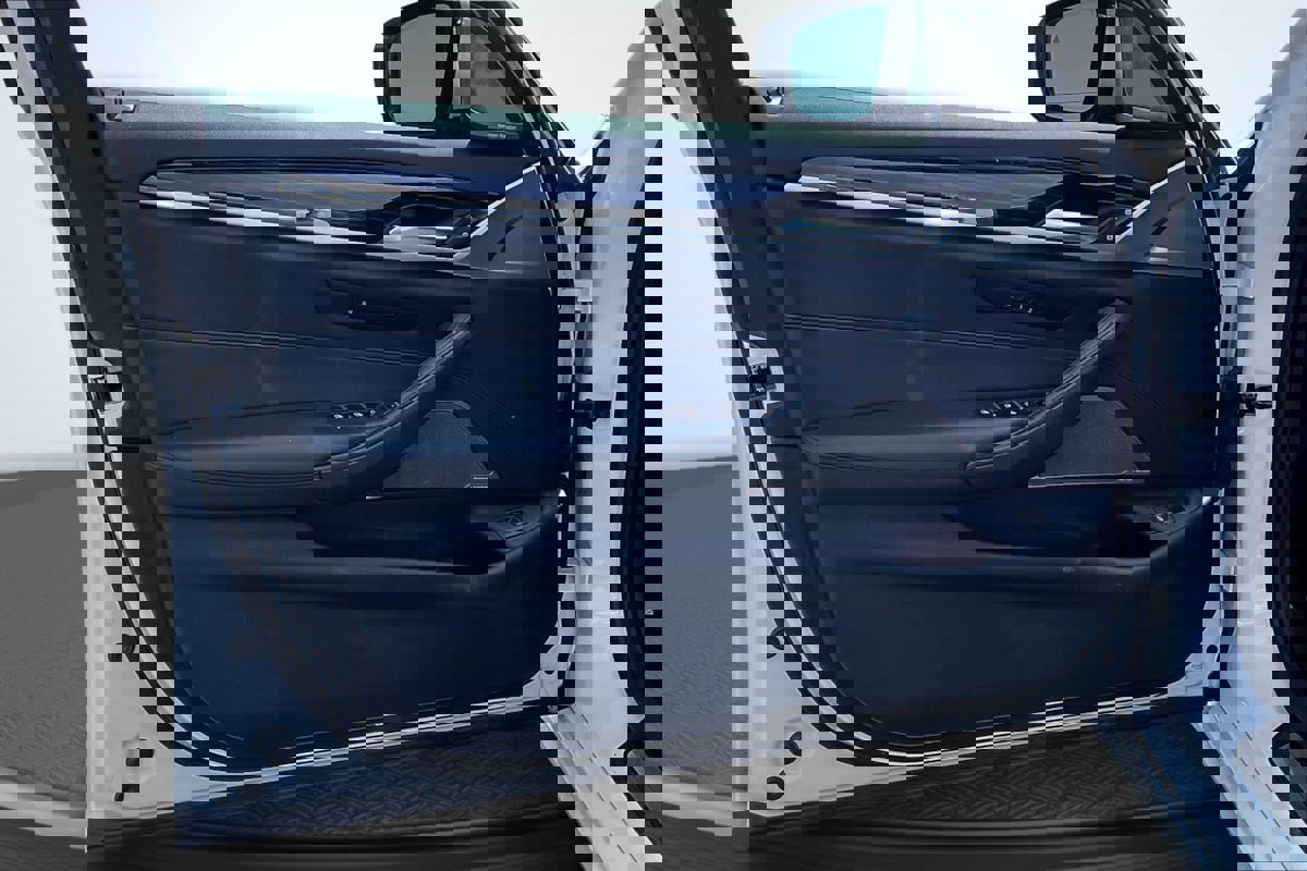 Used 2020 BMW 530i w/ Convenience Package image 23