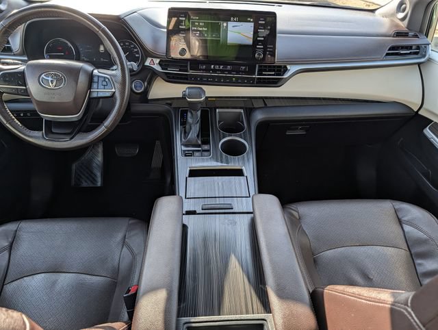 Used 2022 Toyota Sienna Platinum AWD/4WD image 11