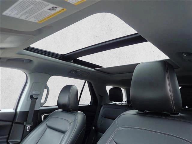 Used 2022 Ford Explorer XLT w/ Equipment Group 202A AWD/4WD image 14