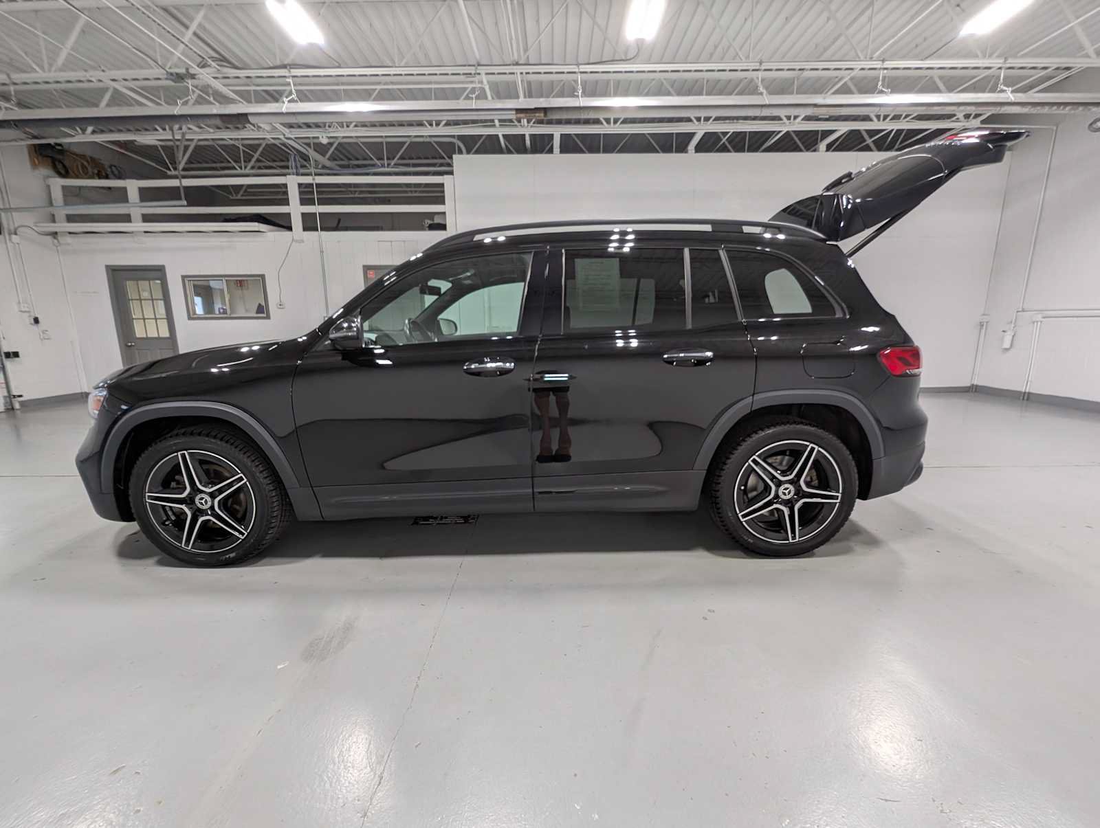 Used 2023 Mercedes-Benz GLB 250 4MATIC image 12