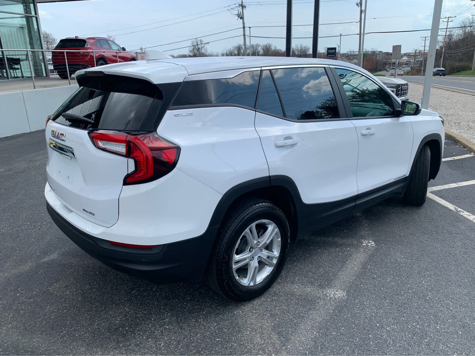 Used 2023 GMC Terrain SLE image 7