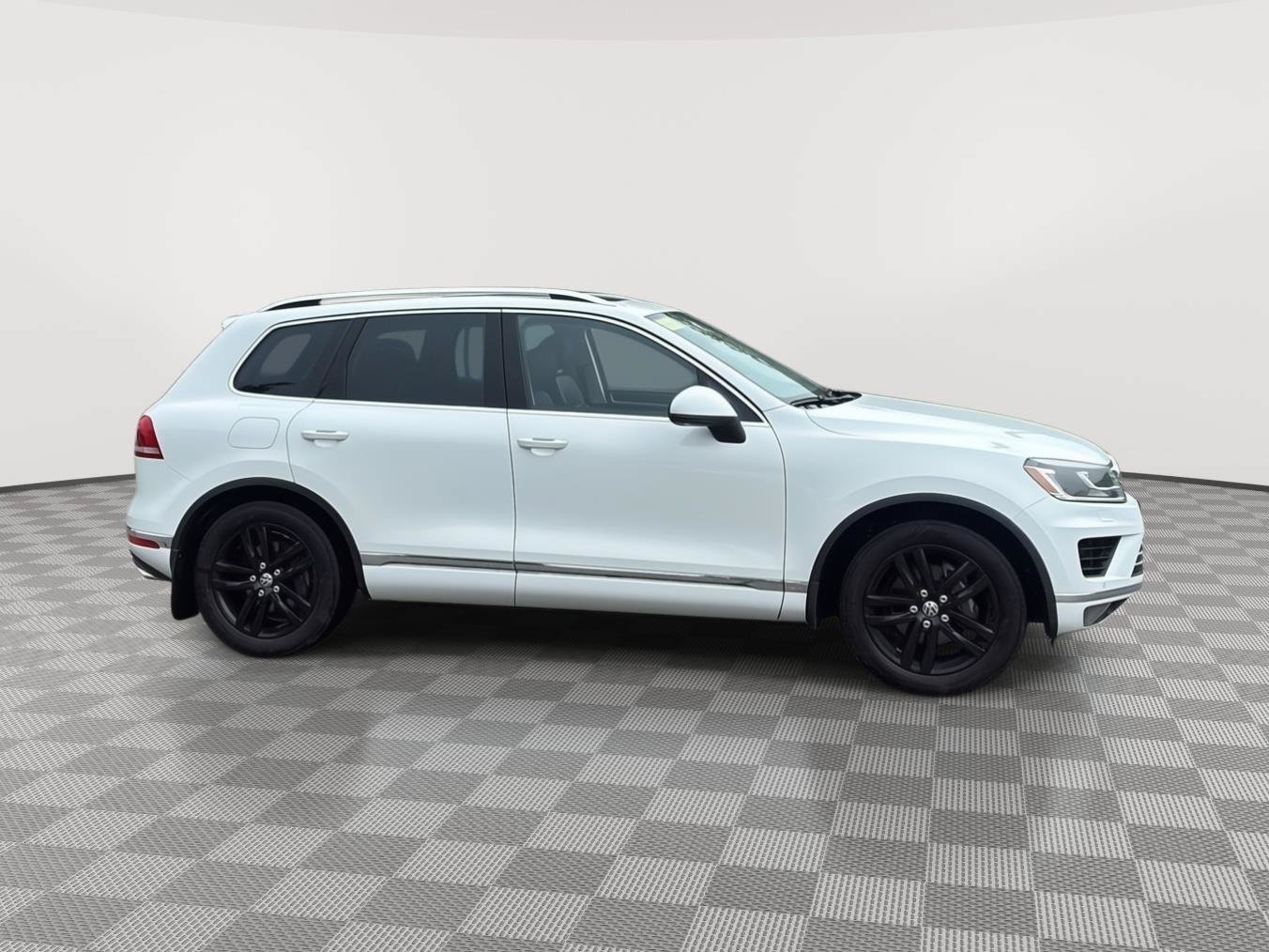 Used 2016 Volkswagen Touareg VR6 AWD/4WD image 4
